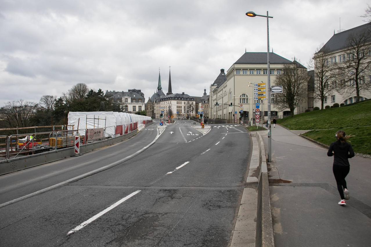 Les voitures ont disparu du paysage au Luxembourg et les ventes ont reculé de 50% en mars. (Photo: Matic Zorman/archives)