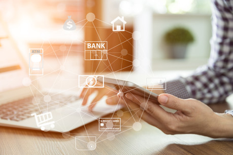 Alessandra Simonelli: «Pour les opérations courantes, les clients demandent à pouvoir tout faire en self-banking via l’appli ou le site internet, ce qui est possible sans frais.» (Photo: Shutterstock)
