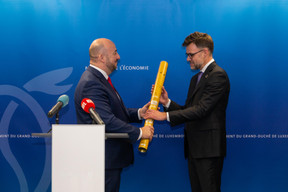 La passation des pouvoirs a eu lieu mardi au ministère de l’Économie entre Étienne Schneider et Franz Fayot. (Photo: Romain Gamba)