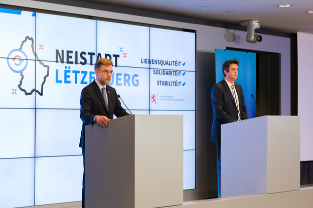 Franz Fayot, ministre de l’Économie, et Lex Delles, ministre des Classes moyennes et ministre du Tourisme, ont annoncé l’examen de la réouverture des cafés et restaurants lundi, et une éventuelle avancée de la date au début du week-end de Pentecôte. (Photo: SIP)