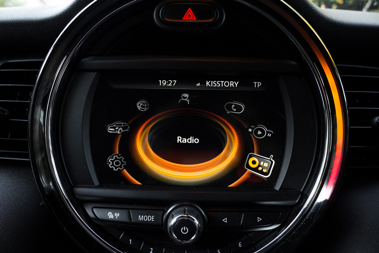 La FM et le Dab+ vont coexister. L’arrivée du second ne signifie toutefois pas la disparition des premières fréquences dans l’immédiat.  (Photo: Shutterstock)