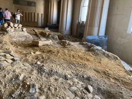 Les premiers éléments de murs commencent à sortir du sable. (Photo: Paperjam.lu)