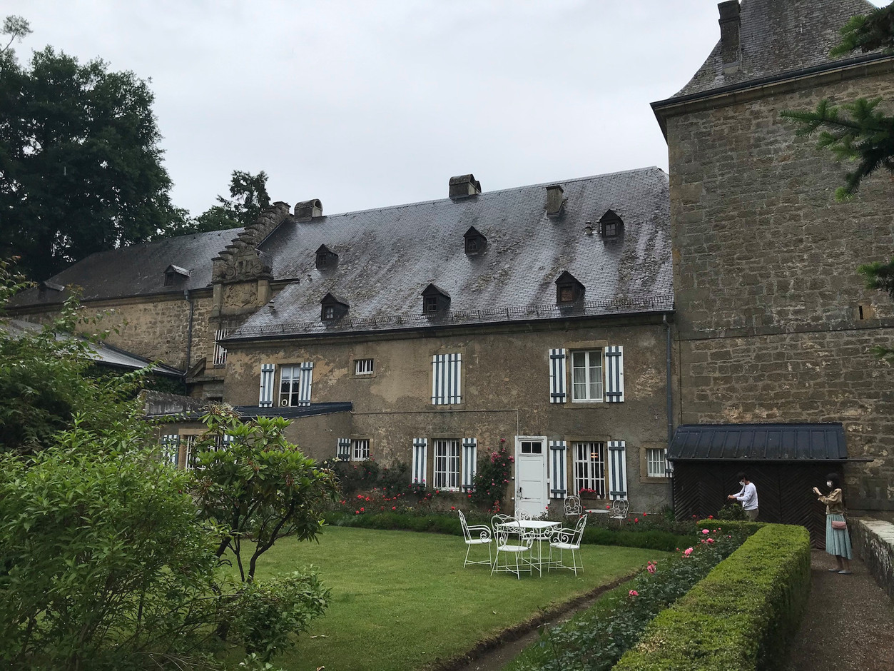 L’arrière du château s’ouvre sur le jardin. (Photo: Paperjam)
