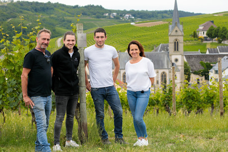 Armand, Mathieu, Nicolas et Patrizia Schmit-Fohl, viticulteurs à la Maison Schmit-Fohl. (Photo: Matic Zorman / Maison Moderne)