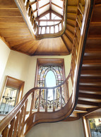 Escalier principal, 1er étage. Villa Majorelle, à Nancy, décembre 2019. (Photo: MEN - Siméon Levaillant)