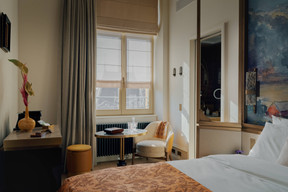 La Chambre Deluxe a un petit coin salon près de la fenêtre. (Photo: Amaury Laparra)