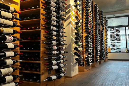 Vinoteca, la plus large sélection en vins de la capitale. Photo : Vinoteca