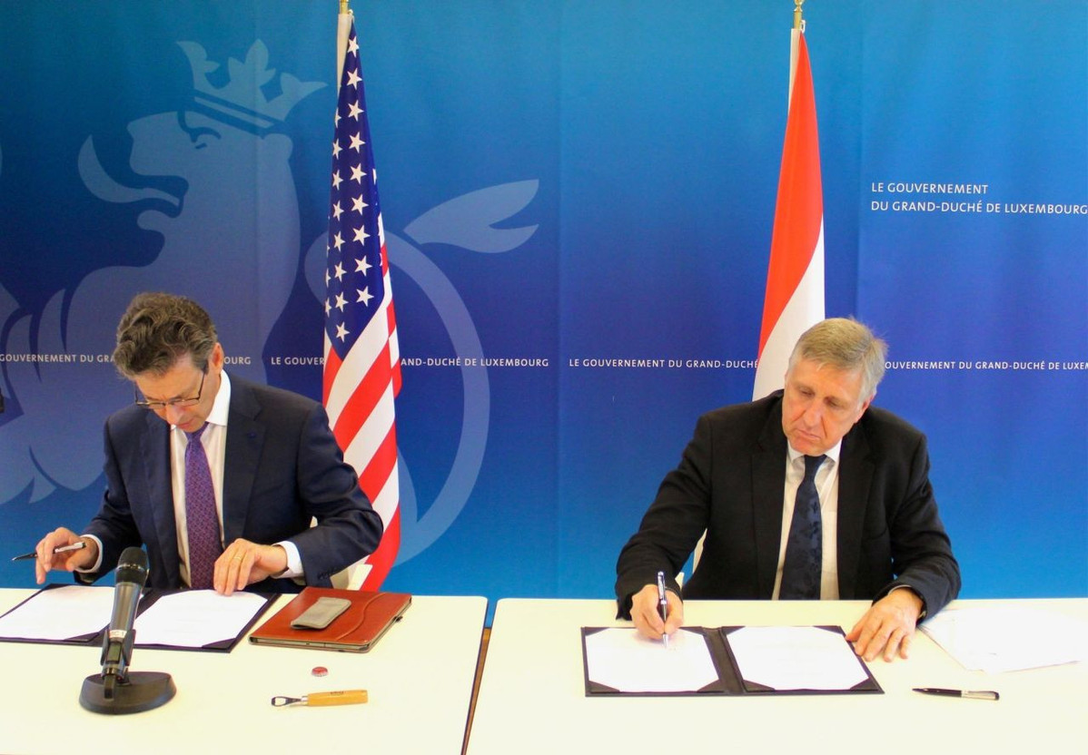 Virgin Orbit CEO Dan Hart and Luxembourg defence minister François Bausch signed a letter of intent to develop space capabilities. MAEE