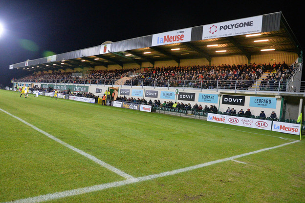 L’époque où le stade de Virton faisait le plein de spectateurs pour recevoir les meilleurs clubs belges semble bien éloignée. (Photo: Jean-Pierre Laurent/La Meuse Luxembourg)