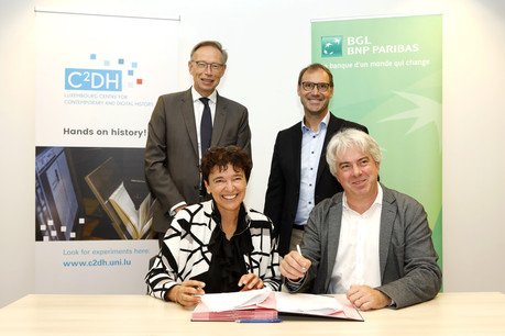 De gauche à droite: Geoffroy Bazin (CEO de BGL BNP Paribas), Nadine Schweyen (Directrice de la Communication de BGL BNP Paribas), Prof. Dr Jens Kreisel (Vice-recteur de l’Université du Luxembourg) et Andreas Fickers (Directeur du Luxembourg Centre for Contemporary and Digital History). (Photo: BGL BNP Paribas)
