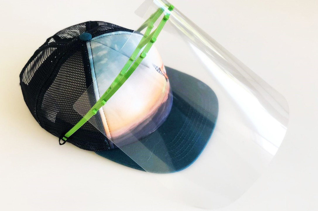 Imprimable en 3D, cette visière est prévue pour être facilement disposée sur une casquette ou un bob d’enfant. (Photo: Metaform architects)