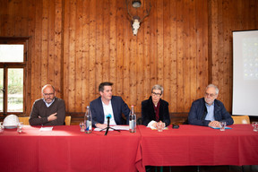 Patrick Sanavia, directeur du Service des sites et monuments nationaux, Lex Delles, ministre du Tourisme, Sam Tanson, ministre de la Culture, et Marco Schank, des Amis de l’Ardoise.  
 (Photo: Romain Gamba/Maison Moderne)