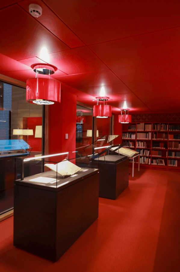 La salle des ouvrages précieux bénéficie d'un traitement architectural différent. (Photo: Edouard Olszewski)