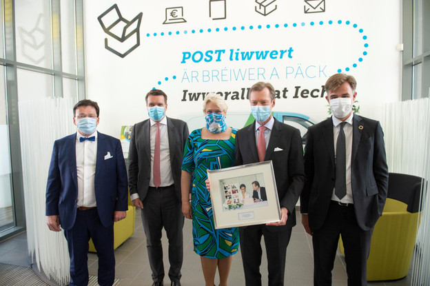 Serge Allegrezza (président de Post Luxembourg), Claude Strasser (directeur général de Post Luxembourg), Hjoerdis Stahl (directeur général adjoint de Post Luxembourg), S.A.R. le Grand-Duc et Franz Fayot (ministre de l’Économie). (Photo: Post Luxembourg)