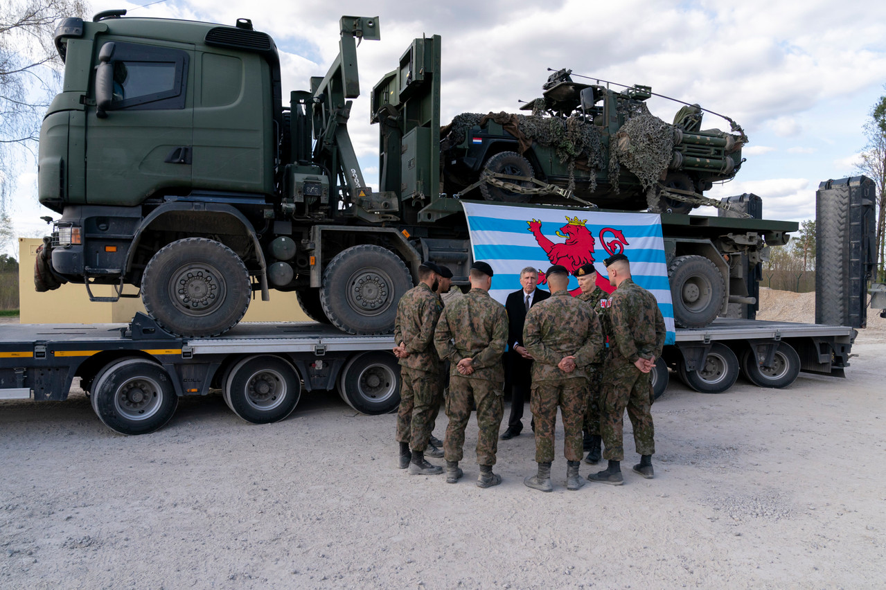 Visiting Luxembourg soldiers stationed in Lithuania