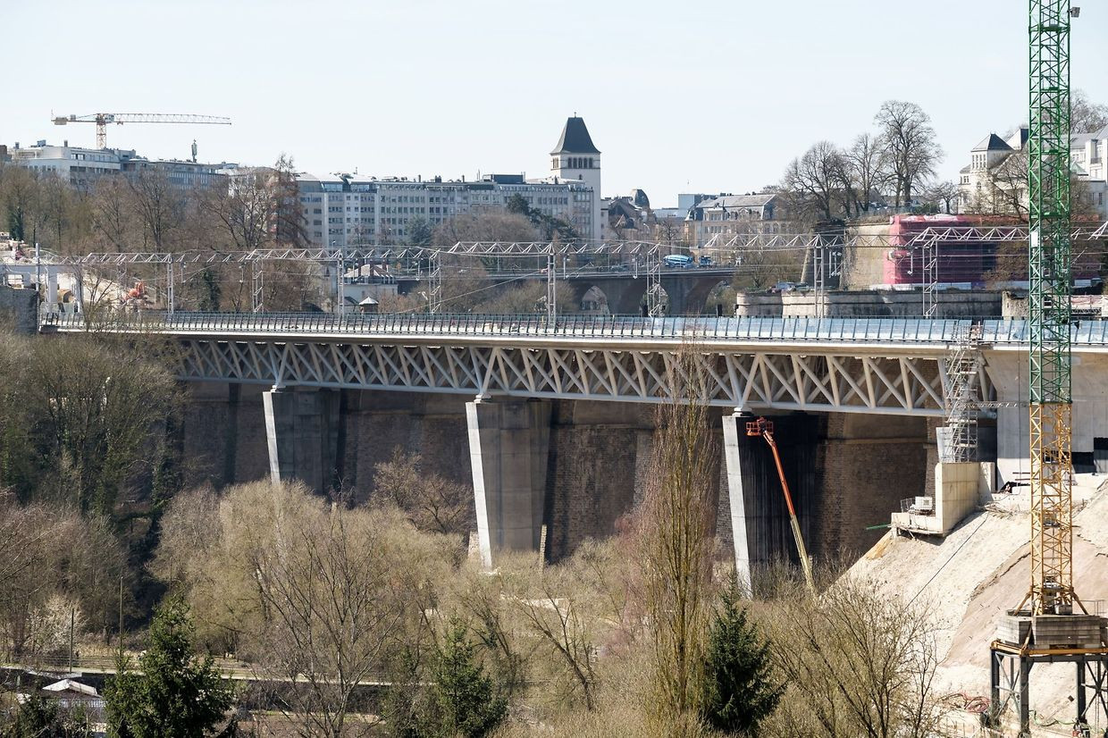 Le deuxième viaduc du Pulvermühle permet de mieux répartir la circulation vers le nord et l’est du pays depuis la gare centrale de Luxembourg. (Photo: CFL)