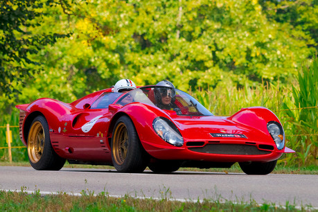 Ferrari 330 P4: 100 millions de dollars, c’est l’estimation actuelle de la rarissime Ferrari 330 P4. Cette somme en fait la voiture de collection la plus chère du monde. (Photo: Shutterstock)