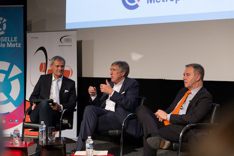 Entre Guy Keckhut et Fabrice Genter, le ministre de la Mobilité, François Bausch, a annoncé une réforme de l’avantage fiscal lié à la voiture de fonction. Les grosses cylindrées seront pénalisées, et ceux qui choisissent la mobilité douce auront un package plus avantageux. (Photo: Romain Gamba)