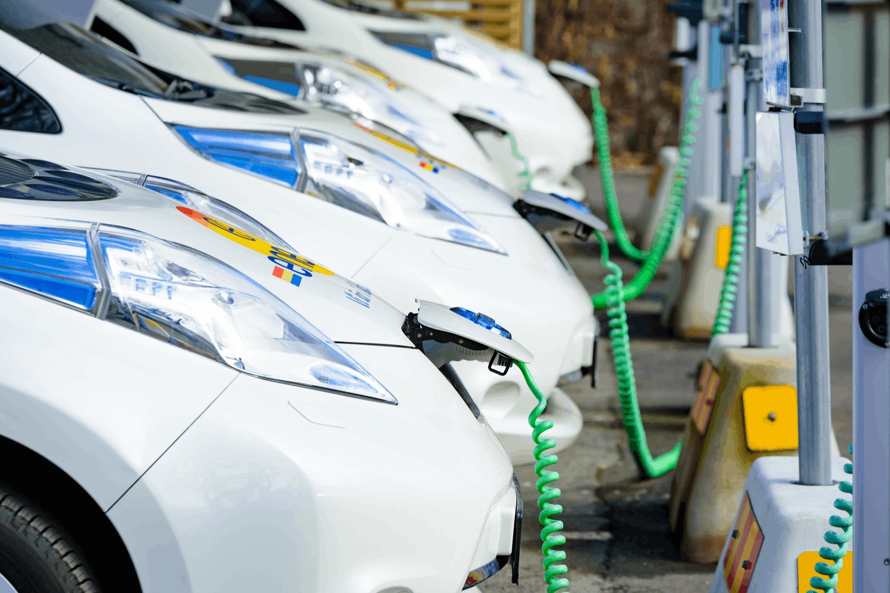 Le ministre de l’Énergie a évoqué un soutien financier aux entreprises qui voudraient se doter d’une infrastructure de recharge des véhicules électriques. (Photo: Shutterstock)