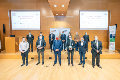 La deuxième partie de la remise des cinq prix de la sécurité-santé au travail a eu lieu lundi soir à la Chambre de commerce. L’occasion de récompenser deux entreprises. (Photo: MSS)