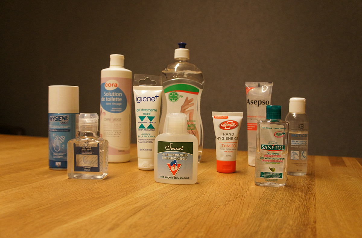 Les dix gels hydroalcooliques achetés au hasard dans les magasins du Luxembourg pendant la pandémie. (Photo: Delano.lu)