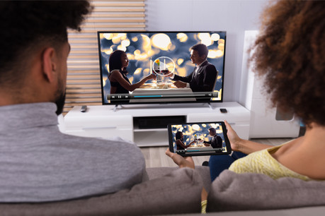 Une enquête menée par des universitaires de la Northeastern University et de l’Imperial College de Londres a révélé que 56% des appareils américains et 84% des appareils anglais testés partageaient des informations avec des entreprises tierces, comme Netflix, Spotify, Microsoft, Google ou Facebook, sans l’accord explicite des utilisateurs. (Photo: Shutterstock)