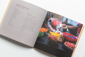 Le livre propose quelques recettes de plats qui sont régulièrement servis chez Jim Clemes Associates. ((Photo: Romain Gamba/Maison Moderne))