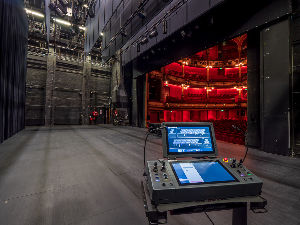 Backstage at the Théâtre Marigny in Paris. Photo: Waagner-Biro