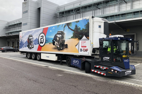 «Les avantages d’un tracteur entièrement électrique comprennent des niveaux de bruit très faibles par rapport aux véhicules industriels et utilitaires, et bien sûr, ils sont plus respectueux de l’environnement. La capacité de traction est la même que celle du diesel, jusqu’à 44 tonnes», précise Wallenborn. (Photo: Wallenborn Transports)