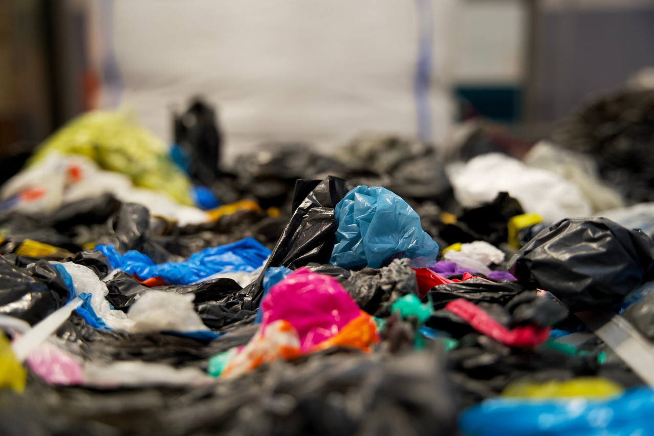 The 200 million tonnes of waste still sent to landfill or incineration in the EU could theoretically be used to produce up to 40 million tonnes of sustainable aviation fuel – equivalent to 70% of current kerosene consumption in the EU. (Photo: Shutterstock)
