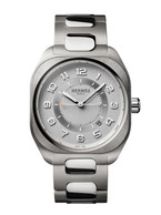 Two new dial colours for the H08 line: Saint-Cyr and light grey. (Photo: Hermès)