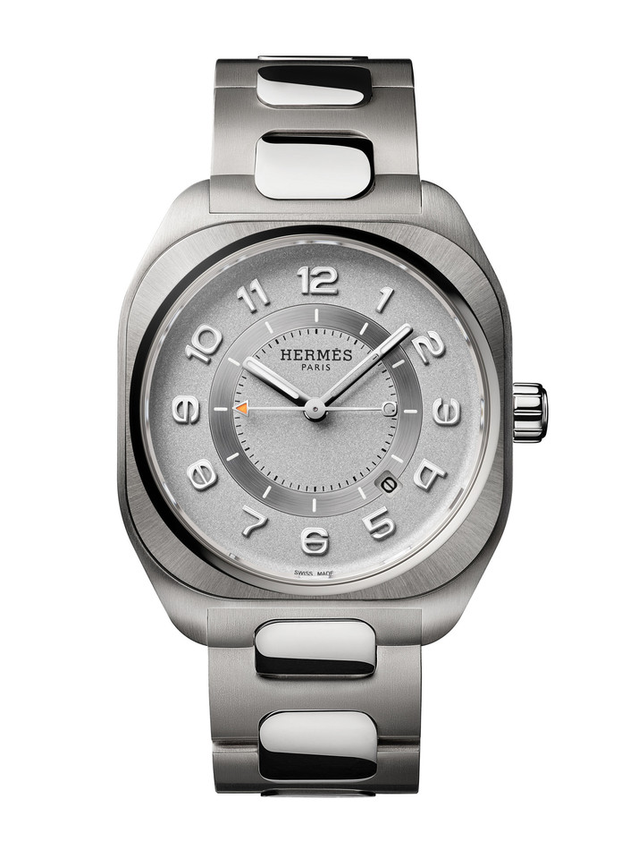 Two new dial colours for the H08 line: Saint-Cyr and light grey. (Photo: Hermès)