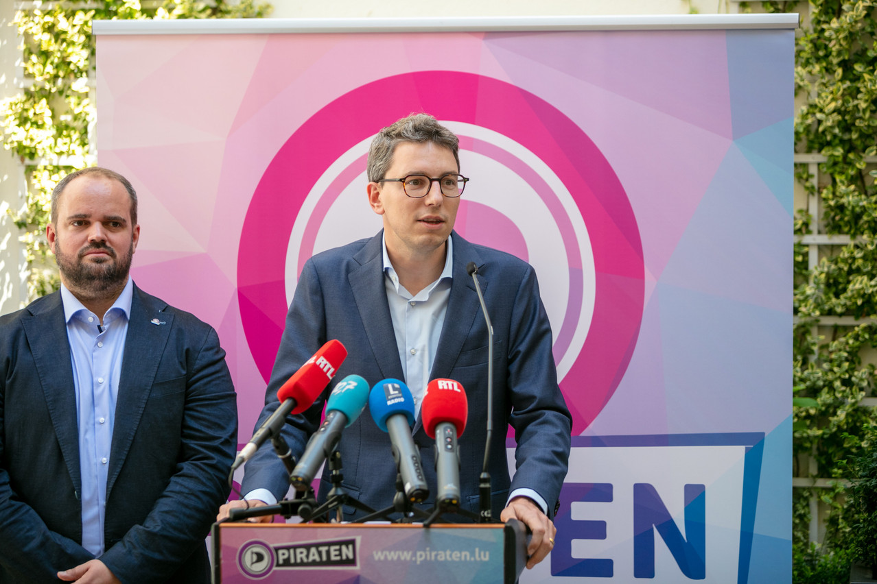 Marc Goergen and Sven Clement, MPs of the Pirate Party, presented the parliamentary balance sheet of their group on 21 July at the Place d’Armes hotel. Photo: Romain Gamba / Maison Moderne