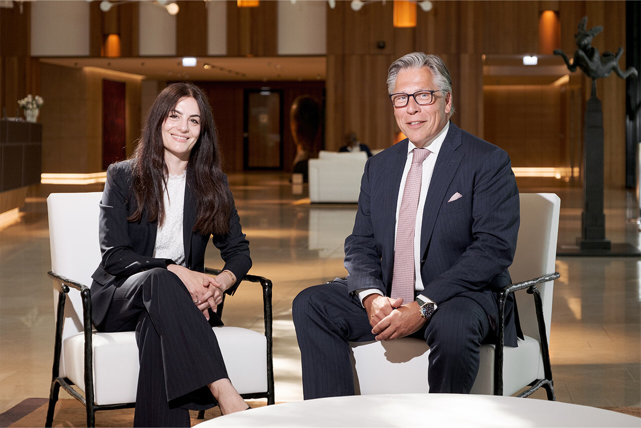Le CEO de WEALINS, Luc Rasschaert, et Sandra Barreca, Head of Sales Strategy, soulignent l’importance de la confiance dans la relation que l’assureur entretient avec ses partenaires. (Photo: Patricia Pitsch/Paperjam)