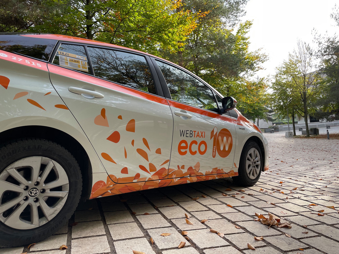 Today, 87% of Webtaxi trips are made in electric or hybrid cars, which were "redecorated" for the 10th anniversary. Photo: Webtaxi