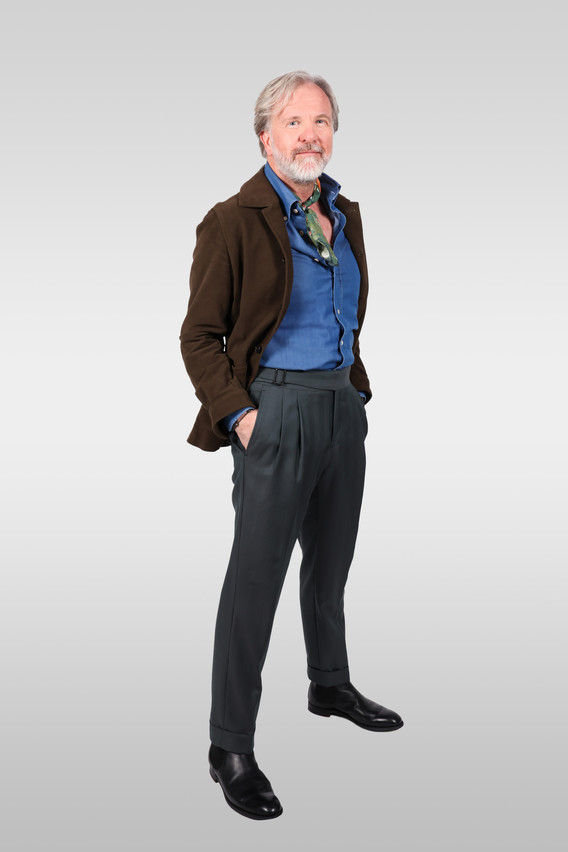 Tailored jacket, trousers and shirt from Monokel Berlin. Shoes by Joseph Cheaney and bandana by Fumagalli 1891. Photo: Marie Russillo/Maison Moderne