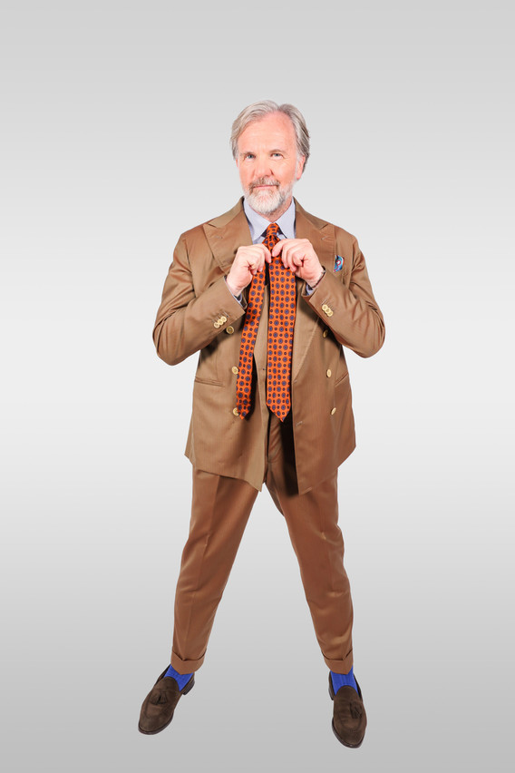 Monokel Berlin made-to-measure suit, shirt and shoes. Shibumi tie and Fumagalli 1891 clutch. Photo: Marie Russillo/Maison Moderne
