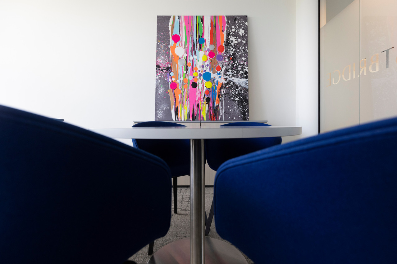 This piece, from 2020, is one of two paintings by Frank Jons in the Crestbridge office. Photo: Guy Wolff/Maison Moderne