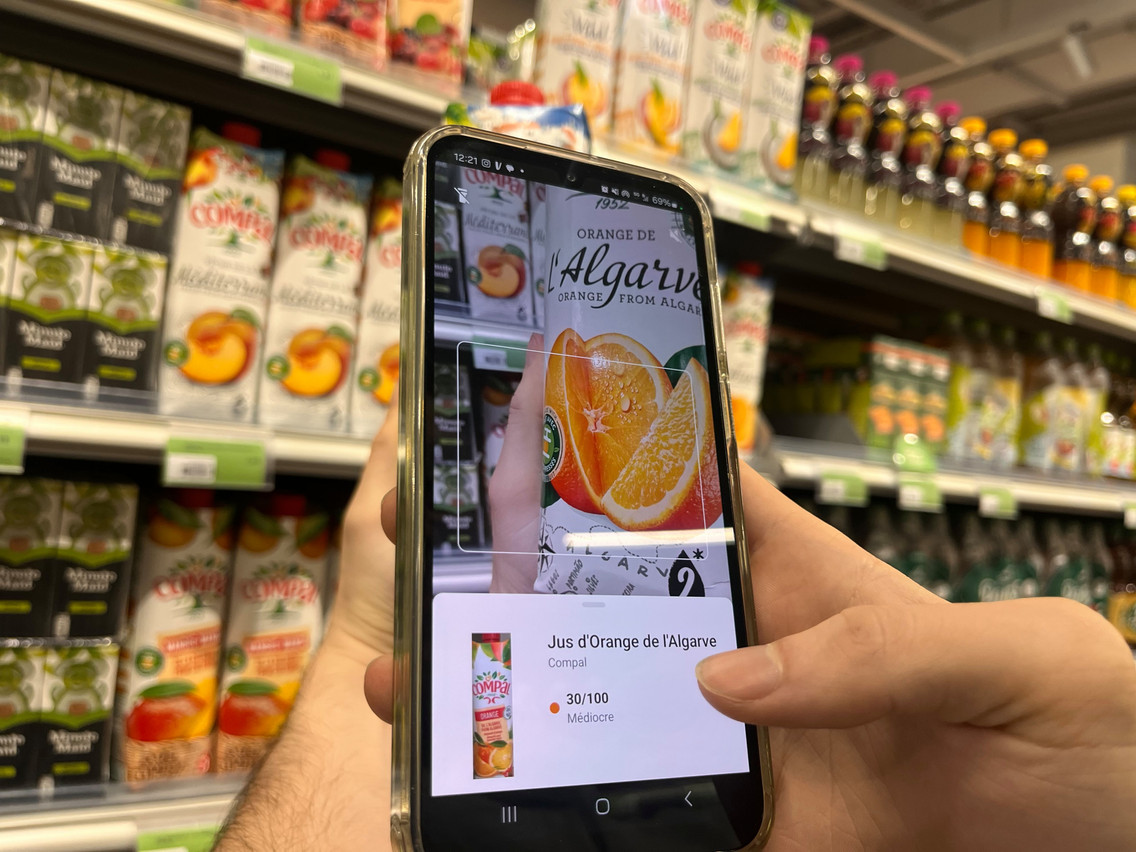 Yuka is a mobile application that analyses the composition of food and cosmetic products by scanning their barcodes. It gives a score and detailed information on their impact on health and the environment, Photo: Maëlle Hamma/ Maison Moderne