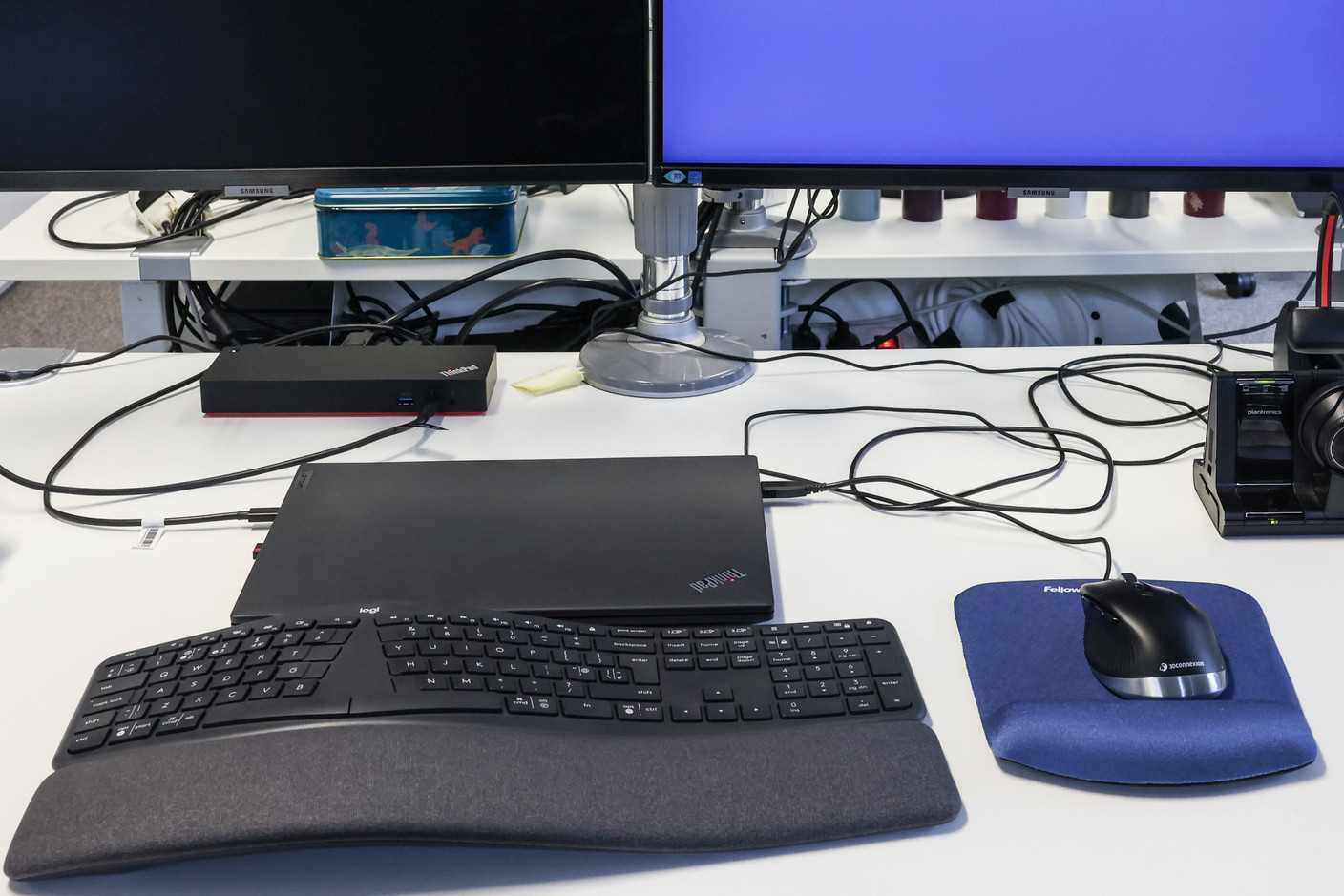  Here are some ergonomic feature’s of Griffin’s workspace. Photo: Marie Russillo / Maison Moderne