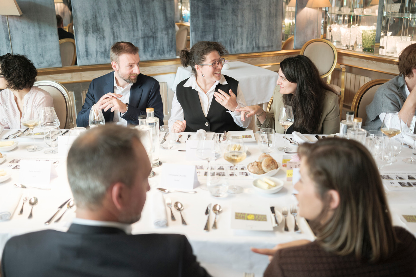 Romain Gossent (Lombard Odier), Christodouli Chatzimousi (Aztec Group) et Asimina Lampropoulou (Hogan Lovells). (Photo : Jan Hanrion / Paperjam)