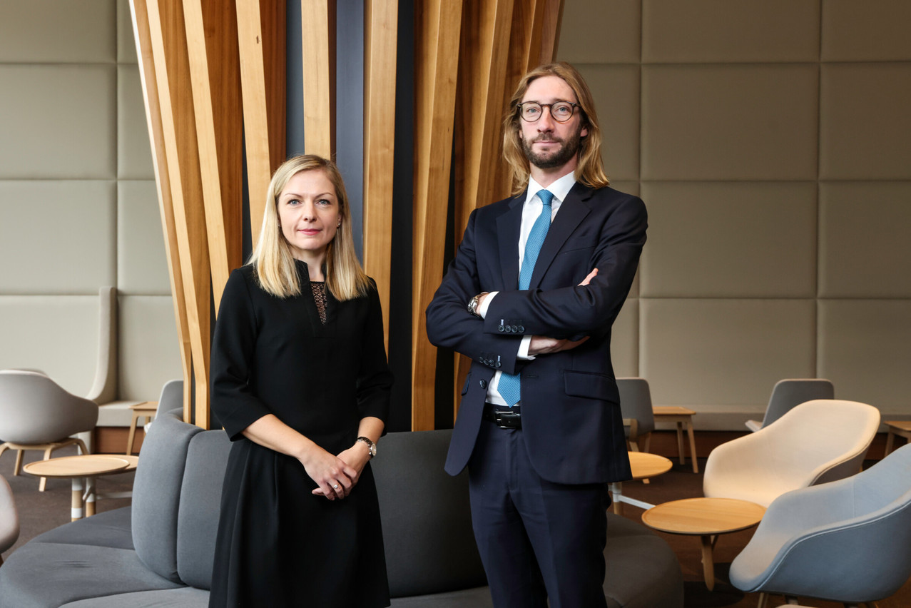 Noémie Haller, Counsel, on the left, and Philippe Schmit, Partner, on the right, both specialised in Employment law, Pensions & Benefits at Arendt.  Marie Rusillo / Maison Moderne