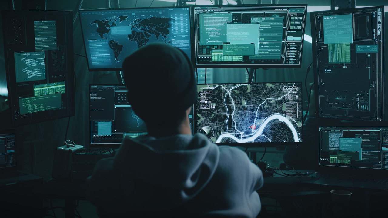 Capuche sur la tête ou pas, les cybercriminels vendent de plus en plus leurs technologies d’attaque. (Photo: Shutterstock)