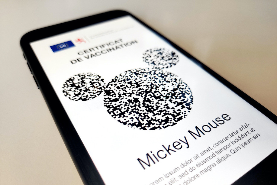 No Luxembourger should have a vaccination certificate in the name of Mickey Mouse, or even a recovery certificate after catching Covid. Behind the controversy, technology has not been caught out in Luxembourg. (Photomontage: Christophe Lemaire)