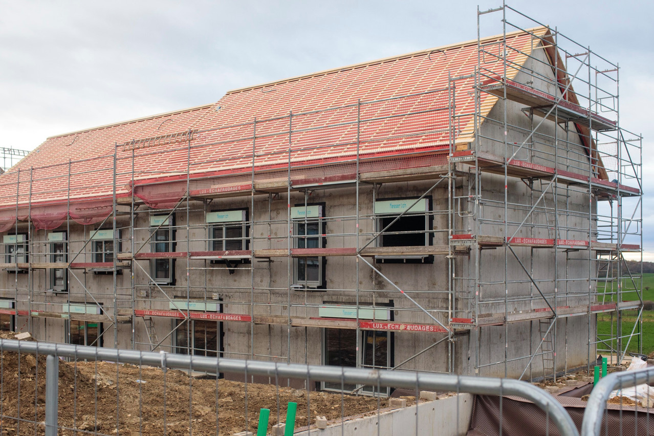 Rising interest rates in Luxembourg put both homeowners and prospective buyers in a tangle, inherently reshaping the housing market, which does not seem to unwind quickly. Photo: Matic Zorman / Maison Moderne