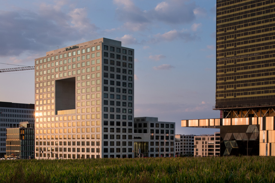 Deloitte Luxembourg’s 31,000m2 headquarters, which opened in Cloche d’Or in 2019, pictured, will be the focus for team collaboration, training and client meetings Photo: Nader Ghavami