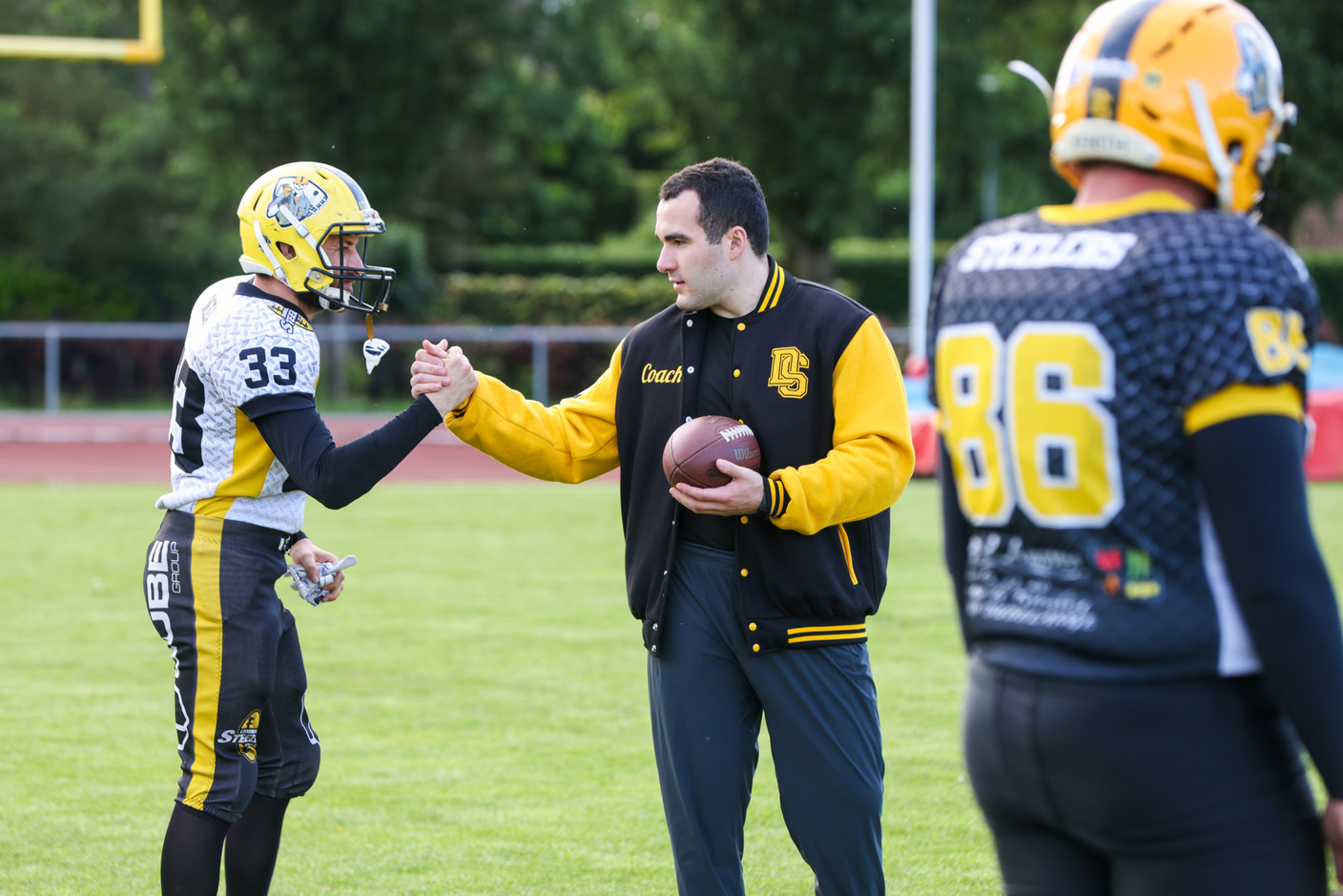 Michael Friedman, head coach of the Dudelange Steelers, an American football team, is seen during a practice session at John F. Kennedy Stadium in Dudelange. Photo: Eva Krins/Maison Moderne