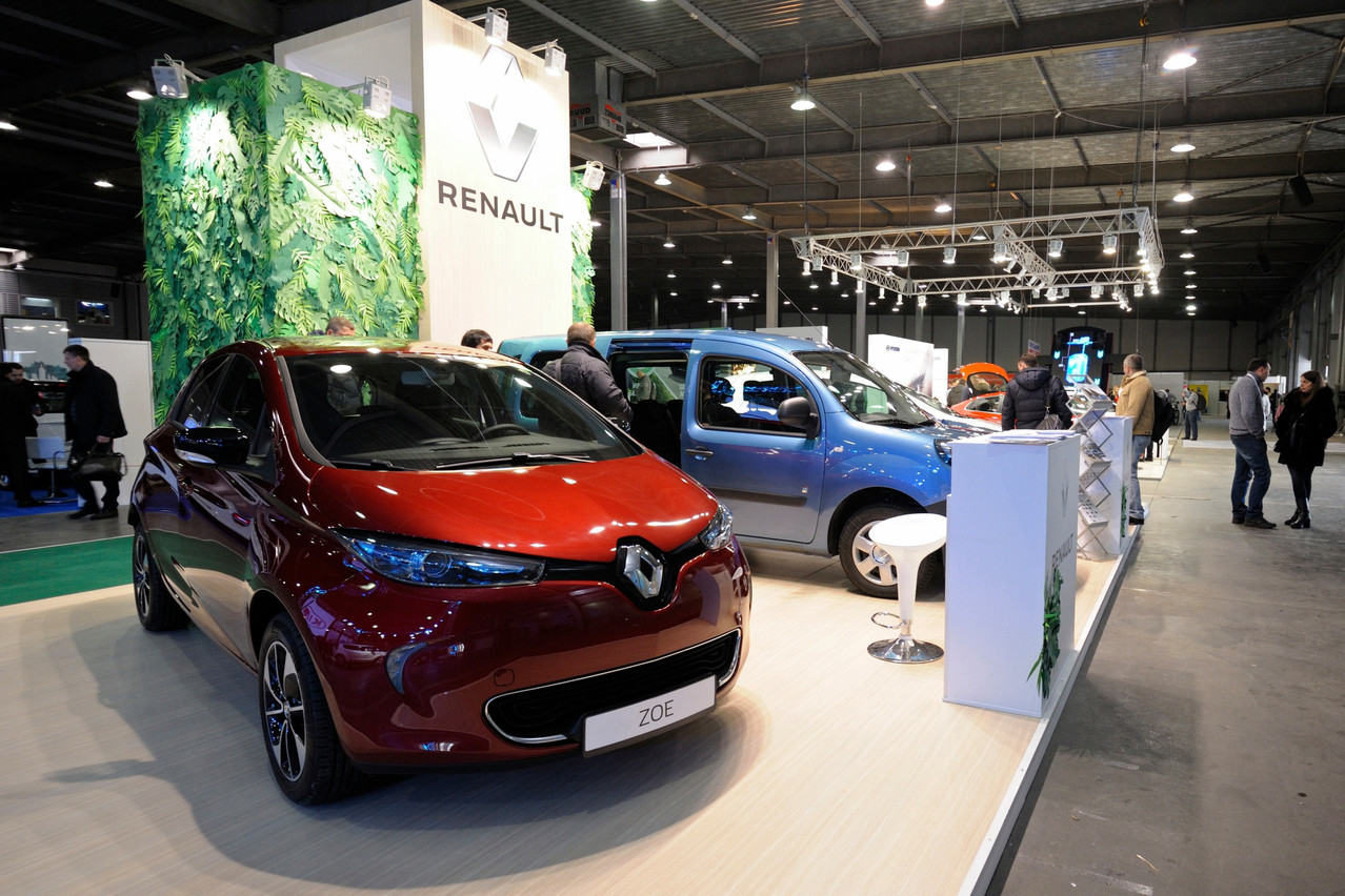 Renault Group is also reaping the benefits of its electrification offensive in 2024, with 33% of its sales in Europe (+4.1%). This includes electric vehicles, hybrid (HEV) and plug-In hybrid (PHEV) passenger cars and excludes mild-hybrids (MHEV).  Photo: Shutterstock