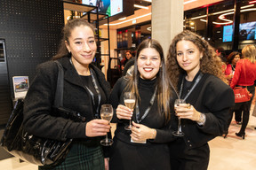 Sonia Zeniti (E2M) Margarida Franco and Manon Fornieri (Ethikos Luxembourg) during the ‘Let’s Taste: Wow’ event at the Mini dealership in Cloche d’Or on Thursday 25 January 2024. Photo: Marie Russillo/Maison Moderne