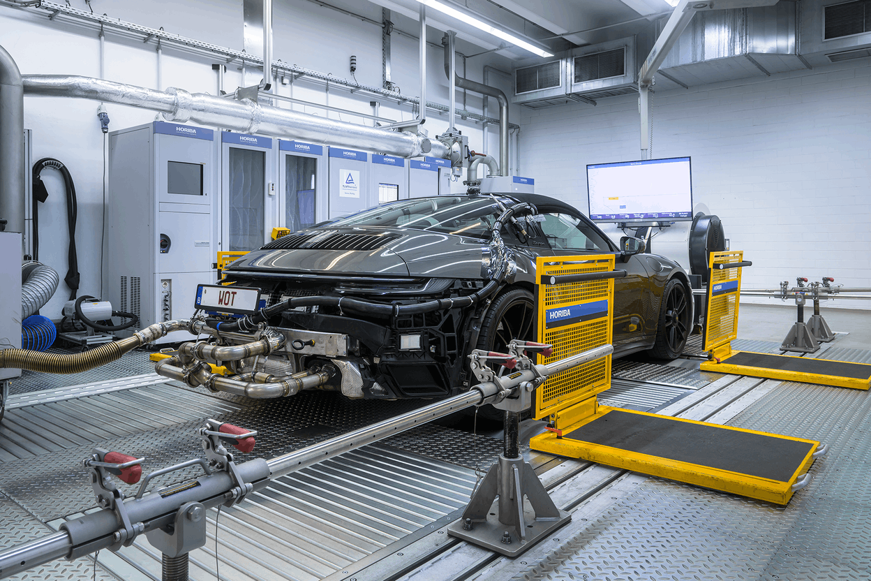 Porsche 992 GTS en cours d'homologation au TUV Rheinland.  Credit : WOT